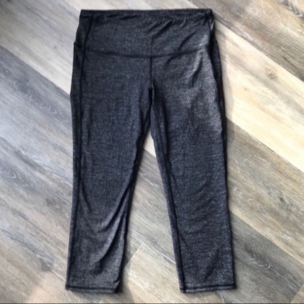 ATHLETA Revelation Capri Leggings Space Dye Gray S EUC